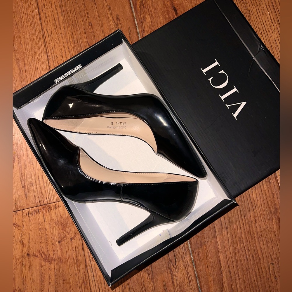 Women’s shiny black heels, sz 8, VICI, 3.5 in heel, used, comes in box